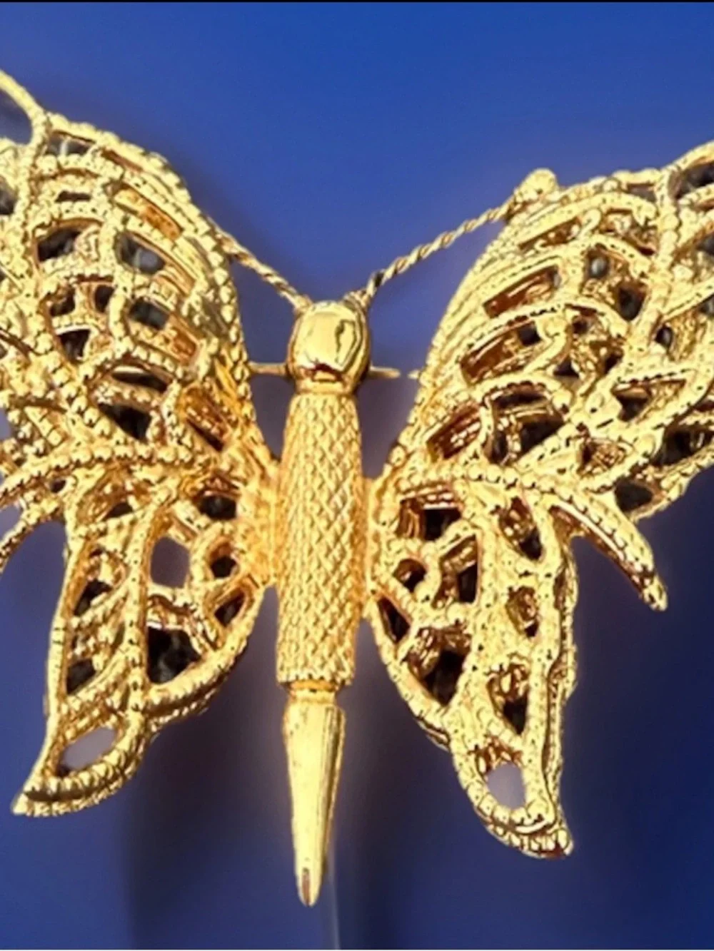 Vintage MONET Gold Tone Metal Mesh Butterfly Pin Brooch Costume Jewelry